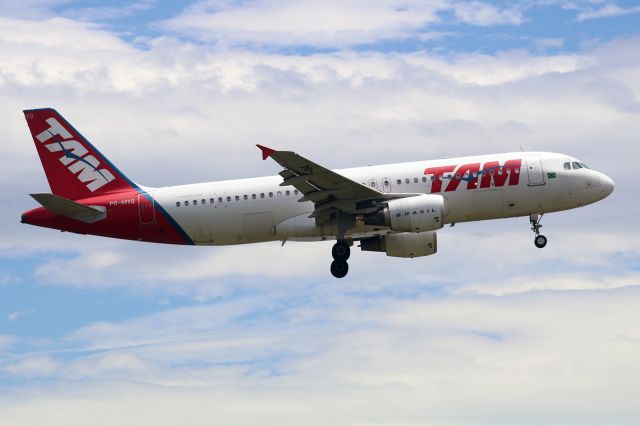 Airbus A320 (PR-MYQ)