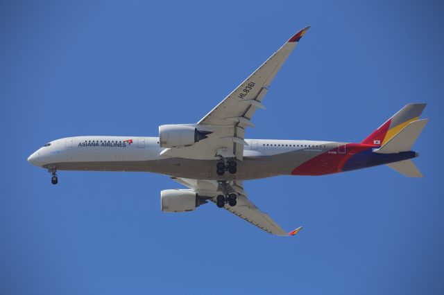 Airbus A350-900 (HL8361)