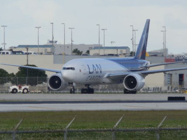 BOEING 777-200LR (N776LA) - Start and runup