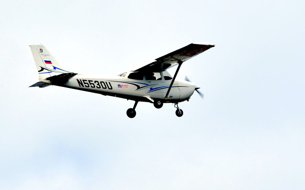 Cessna Skyhawk (N5530U)