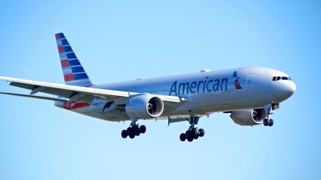 Boeing 777-200 (N784AN) - AAL9656 from KDFW on final to Rwy 16R on 10.28.17. (ln 272 / cn 29588). The aircraft will undergo maintenance at ATS.