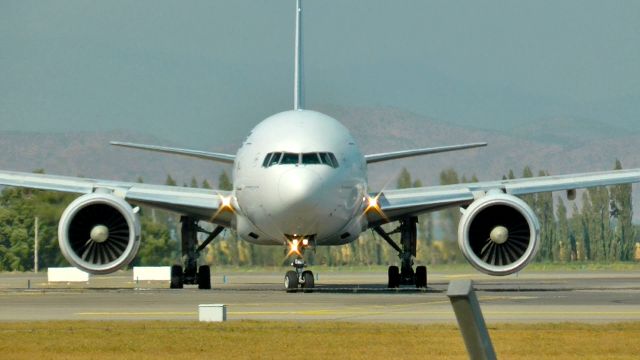 Boeing 777-200 (F-GSPN) - A PARÍS