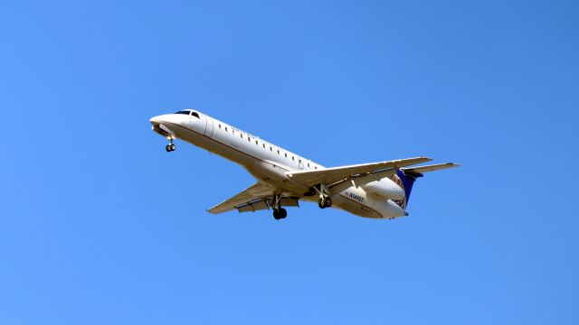 Embraer ERJ-145 (N14907)