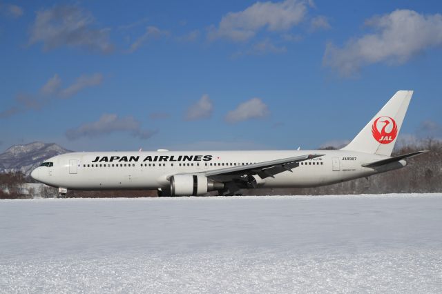 BOEING 767-300 (JA8987) - february 8th 2018:HND-HKD.