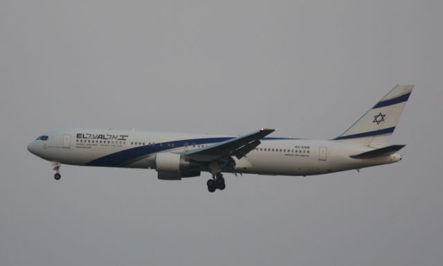 BOEING 767-300 (4X-EAM)