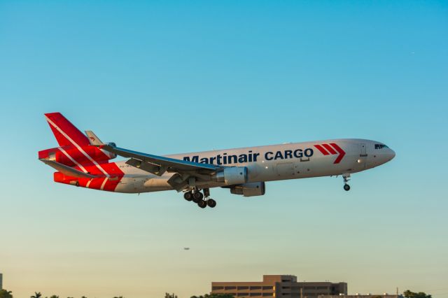 Boeing MD-11 (PH-MCY) - 3/8/14