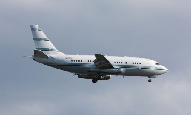 Boeing 737-200 (N370BC) - Nice to see this oldie but goodie still flying the friendly skies!