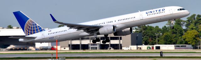 BOEING 757-300 (N57868)