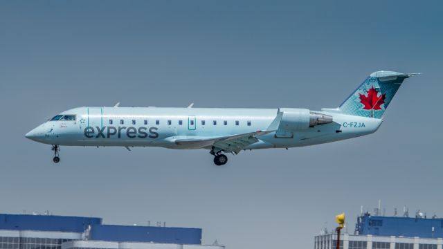 Canadair Regional Jet CRJ-100 (C-FZJA) - Air Canada Jazz CRJ 200 ER