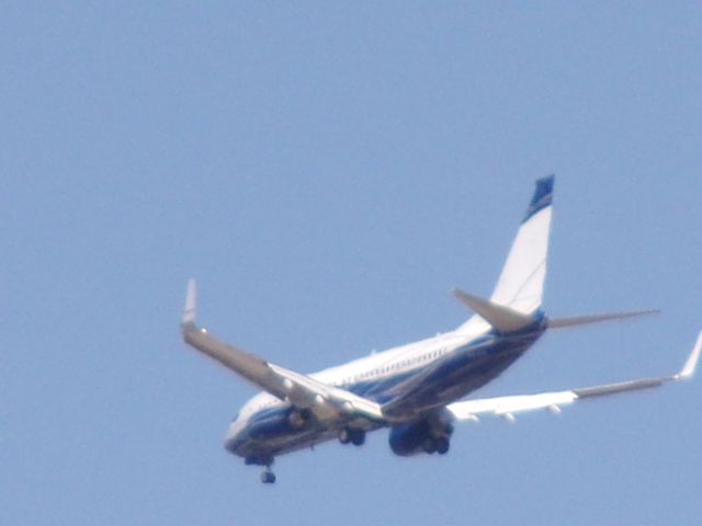 Boeing 737-700 (P4-NGK)