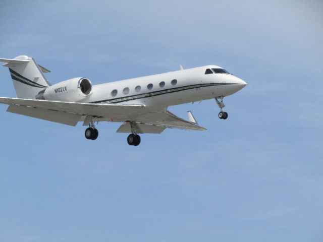 Gulfstream Aerospace Gulfstream IV (N102LV) - Landing RWY 20R