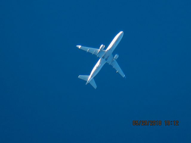 Embraer 175 (N87339)