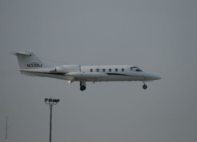 Learjet 35 (N33NJ)