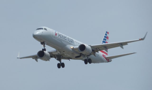 Embraer ERJ-190 (N950UW) - Shown here is an American Embraer ERJ-190 a few moments from landing in the Summer of 2016.