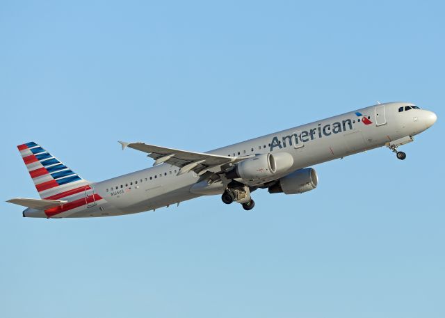 Airbus A321 (N165UW)