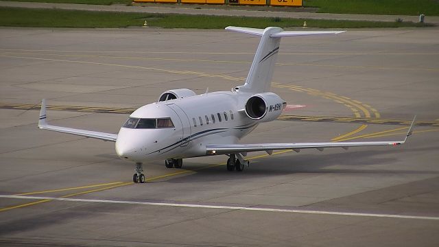 Bombardier Challenger 300 (M-ASHI)