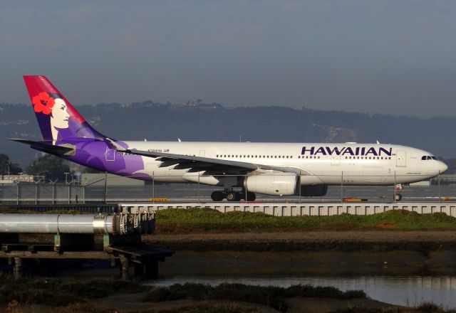Airbus A330-200 (N384HA)