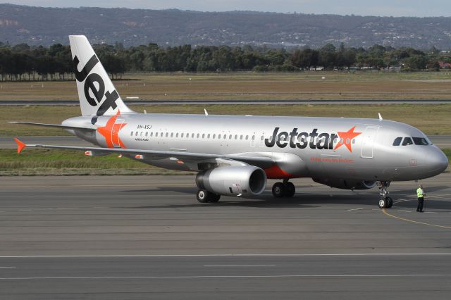 Airbus A320 (VH-XSJ) - A new addition to the Jetstar Australia fleet. This aircraft is ex. 9V-JST of Jetstar Asia.