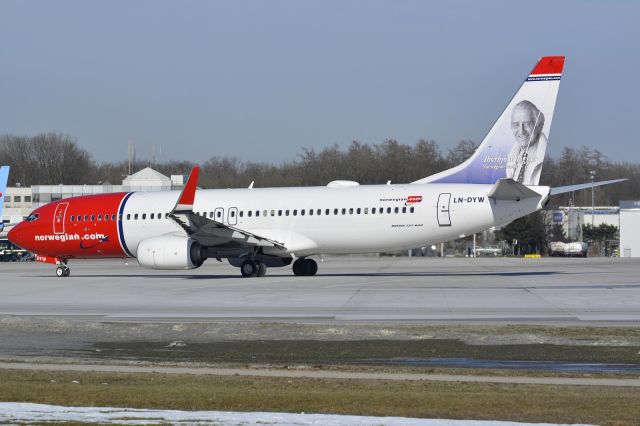 Boeing 737-800 (LN-DYW)