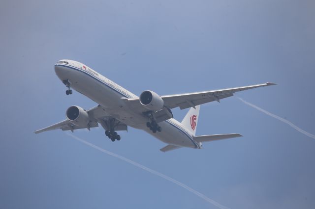 BOEING 777-300ER (B-1429)