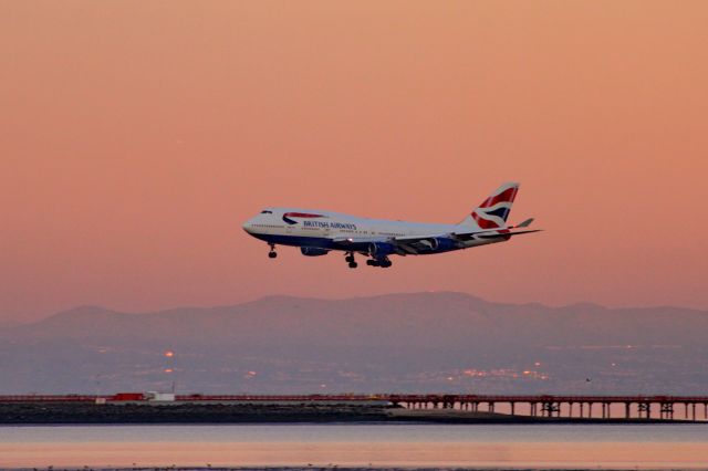 Boeing 747-400 (G-BNLW)