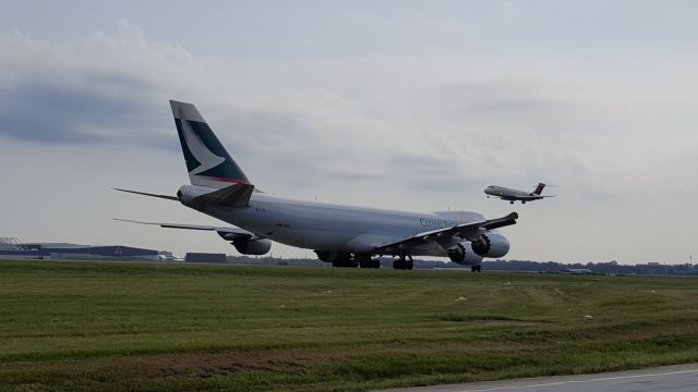 BOEING 747-8 (B-LJL) - Delta landing in front f this Cathay Pacific B747-8F.