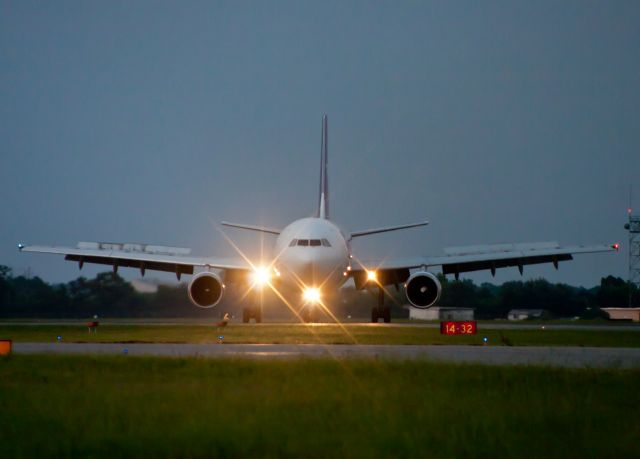 Airbus A300F4-600 (N751FD)