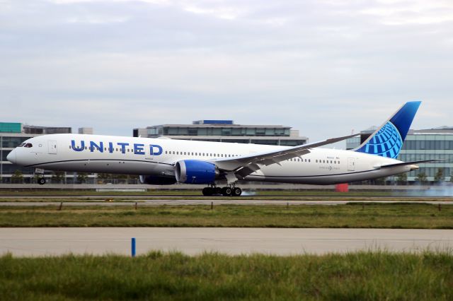 BOEING 787-10 Dreamliner (N12012) - Touching down on rwy 27R on 2-Apr-20 operating flight UAL16 from KEWR.