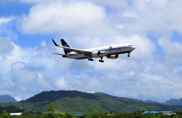 BOEING 767-300 (N378CX)