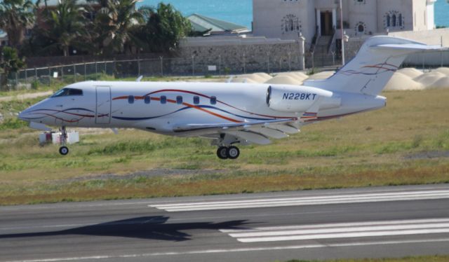 Bombardier Challenger 300 (N228KT)