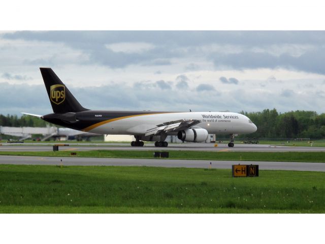 Boeing 757-200 (N469UP) - Rollout after landing RW10.