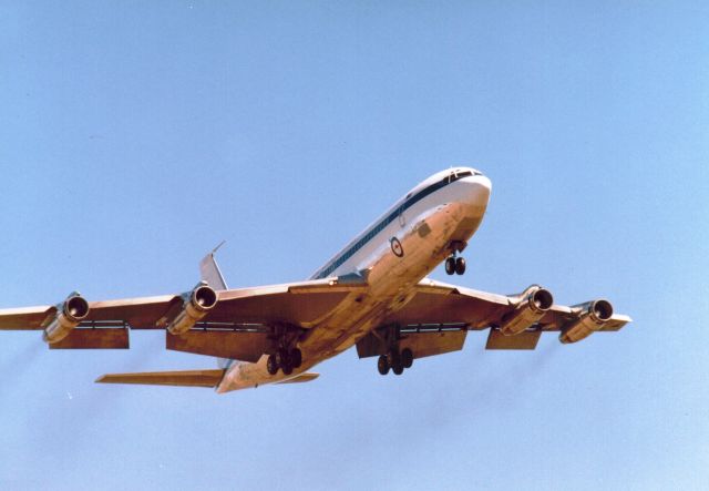 Boeing 707-100 (UNKNOWN) - Taken in 1989, one of the RAAF 707 fleet (rego not identifiable) approaches the main north south runway at Melbourne Tullamarine from the south.  This was one of the fleet of aircraft put to work by the Government to ferry passengers during the 1989 pilots strike. 