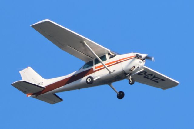 Cessna Skyhawk (C-GXIZ) - C-GXIZ Cessna Skyhawk 172N survolant la ville de Lavaltrie QC. Le 29-09-2024 à 16:01