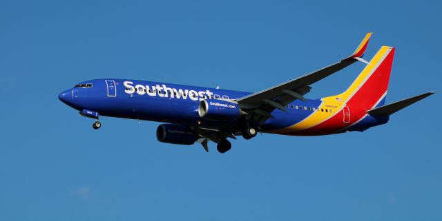 Boeing 737-800 (N8662F) - On final is this 2015 Southwest Airlines Boeing 737-8H4 in the Autumn of 2020.