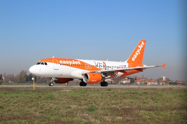 Airbus A319 (G-EZDW) - "VENEZIA" livery