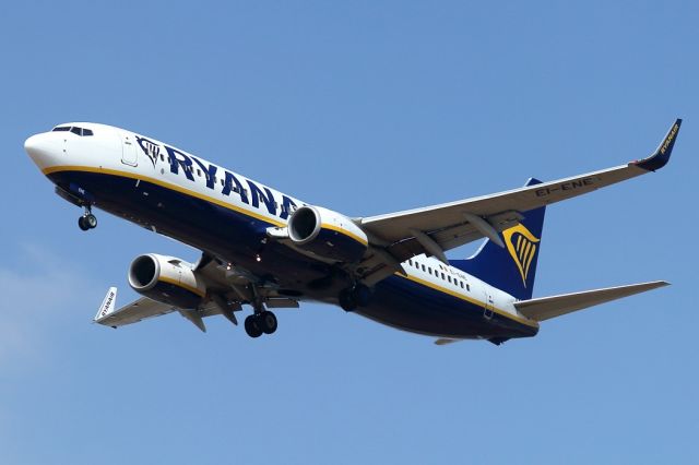 Boeing 737-800 (EI-ENE) - 15/06/2019: Flight from Bucharest upon landing on runway 12.