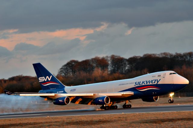 Boeing 747-400 (4K-SW888)