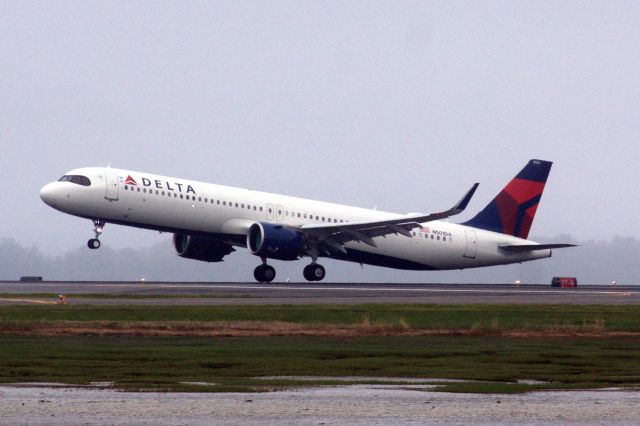 Airbus A321neo (N501DA) - Delta A321 NEO operating the first revenue flight - BOS-SFO on 5/20/22. 