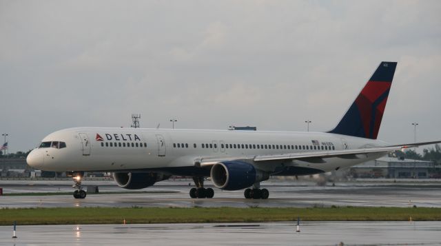 BOEING 767-300 (N632DL)