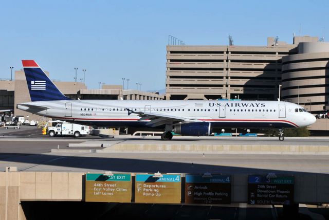 Airbus A321 (N534UW)