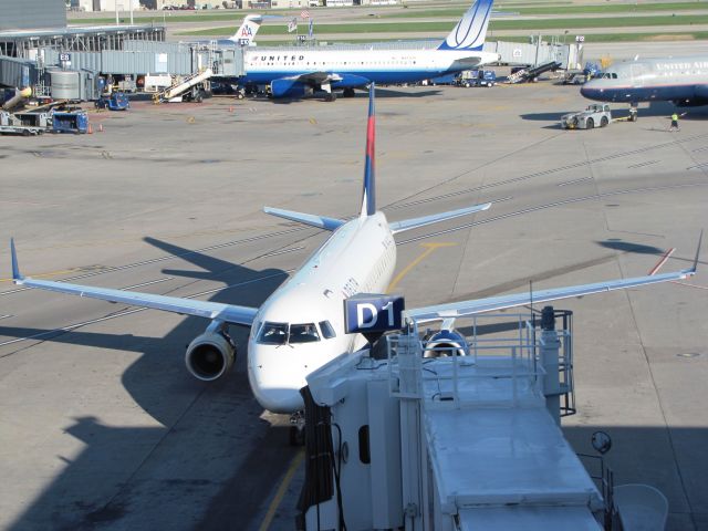 Embraer 175 (N603CZ)