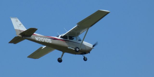 Cessna Skyhawk (N20105) - On short final is this 1972 Cessna 172M Skyhawk in the Spring of 2023.