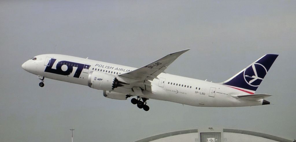 Boeing 787-8 (SP-LRD)