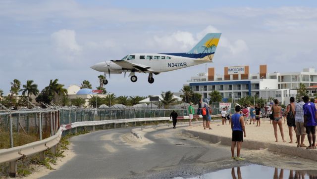 Cessna 402 (N347AB)