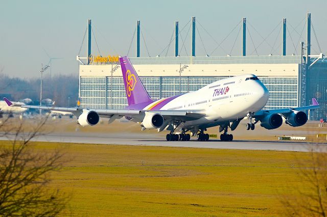 Boeing 747-400 (HS-TGY)