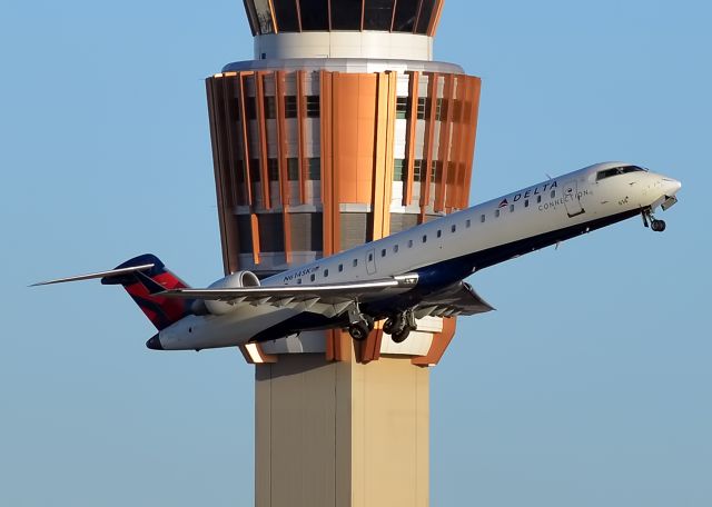 Canadair Regional Jet CRJ-700 (N614SK)