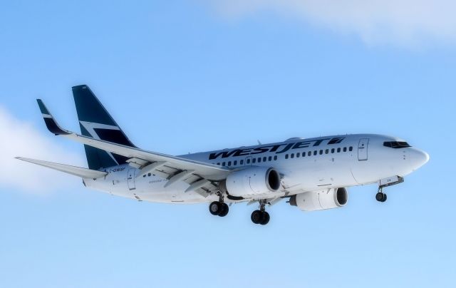 Boeing 737-700 (C-GWBF) - Flight from Winnipeg, approaching rwy 25 on 27-Dec-13.