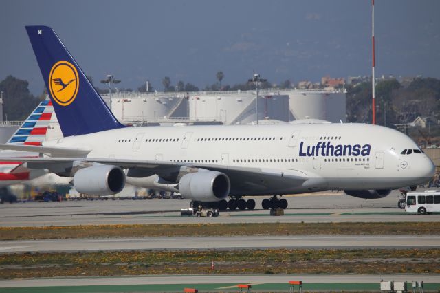 Airbus A380-800 —