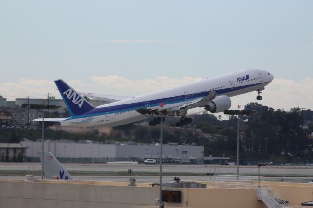 BOEING 777-300ER (JA736A)