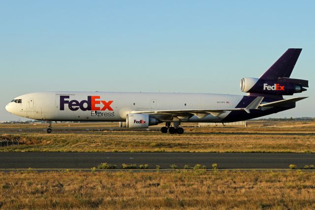 Boeing MD-11 (N572FE)